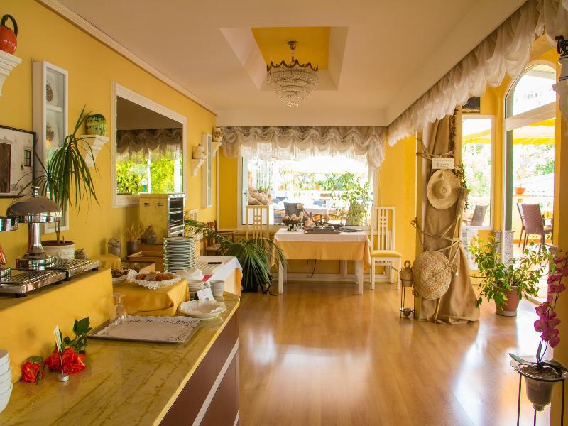 Universal Apartamentos Laguna Garden Canyamel  Exterior photo